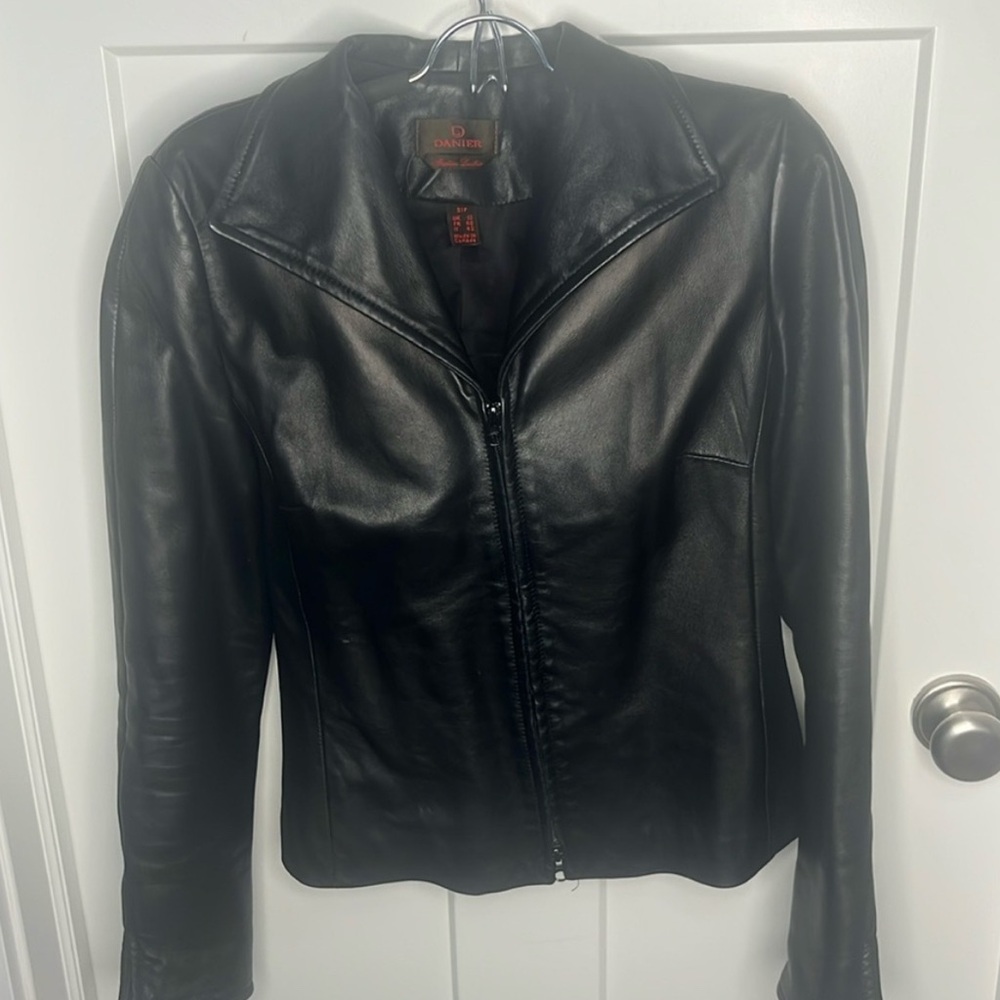 Danier Women's Sleek Black Leather Jacket
